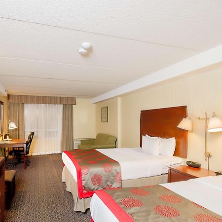 Ramada By Wyndham Niagara Falls By The River Bagian luar foto