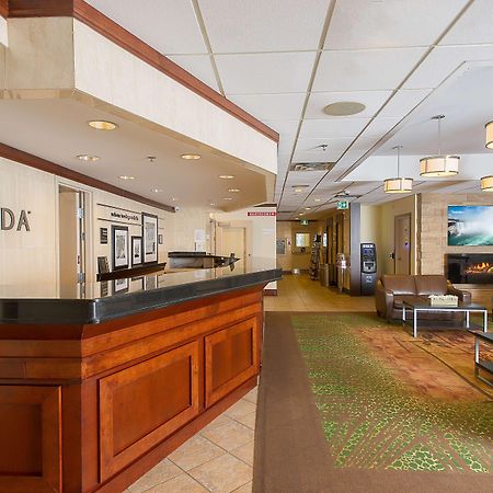 Ramada By Wyndham Niagara Falls By The River Bagian luar foto