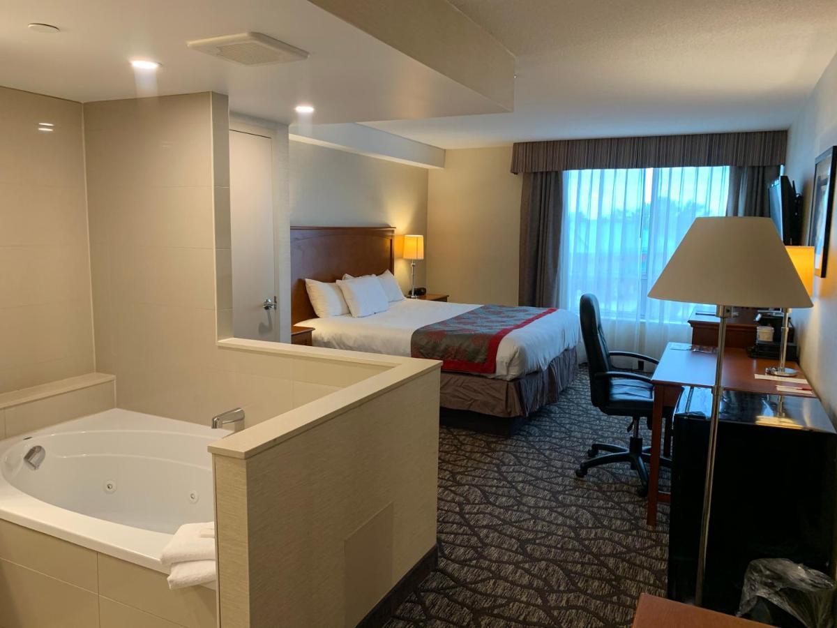 Ramada By Wyndham Niagara Falls By The River Bagian luar foto