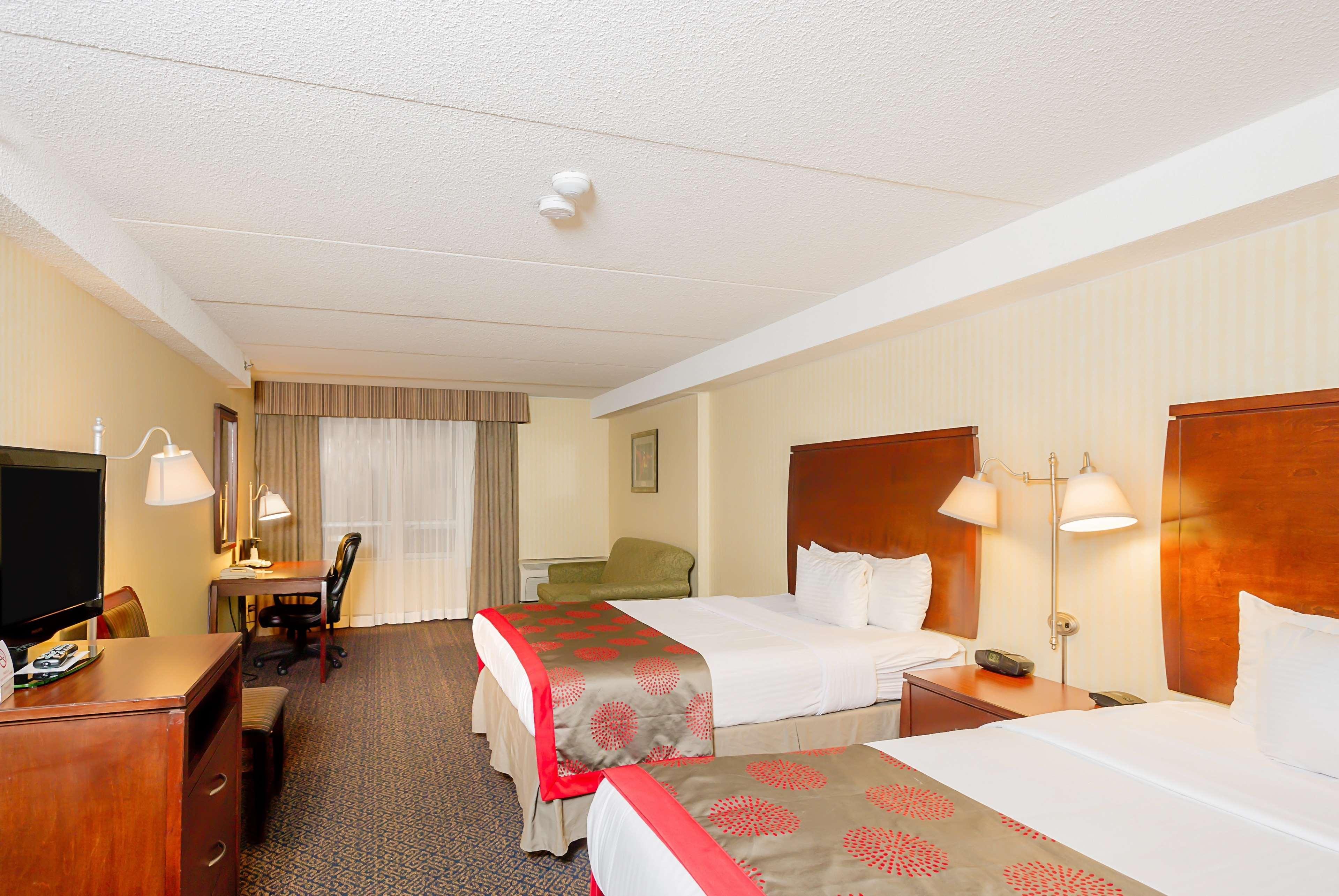 Ramada By Wyndham Niagara Falls By The River Bagian luar foto