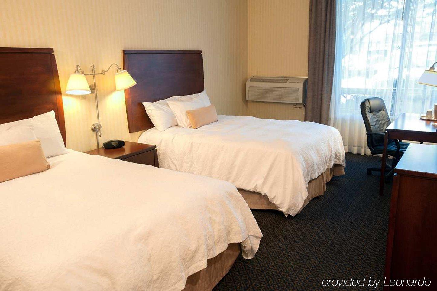 Ramada By Wyndham Niagara Falls By The River Bagian luar foto