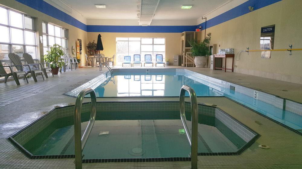 Ramada By Wyndham Niagara Falls By The River Bagian luar foto