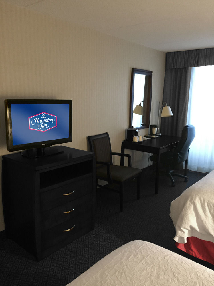 Ramada By Wyndham Niagara Falls By The River Bagian luar foto