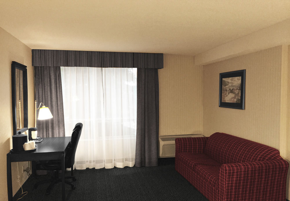 Ramada By Wyndham Niagara Falls By The River Bagian luar foto