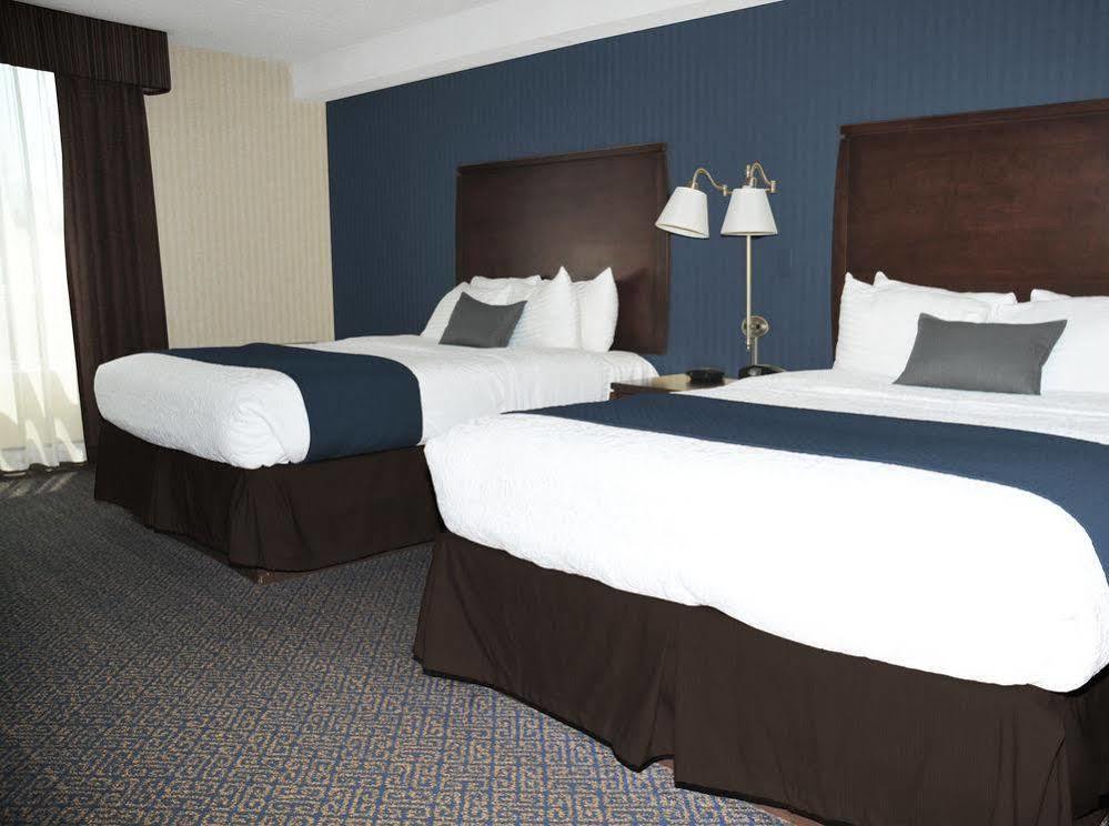 Ramada By Wyndham Niagara Falls By The River Bagian luar foto