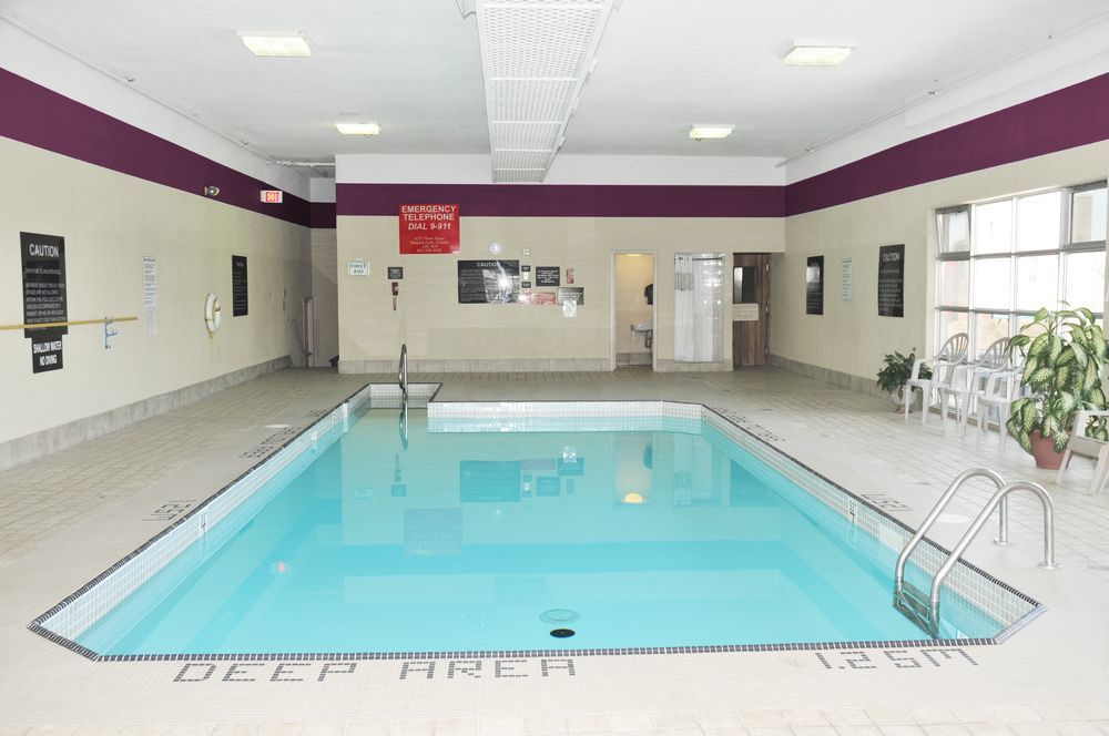 Ramada By Wyndham Niagara Falls By The River Bagian luar foto