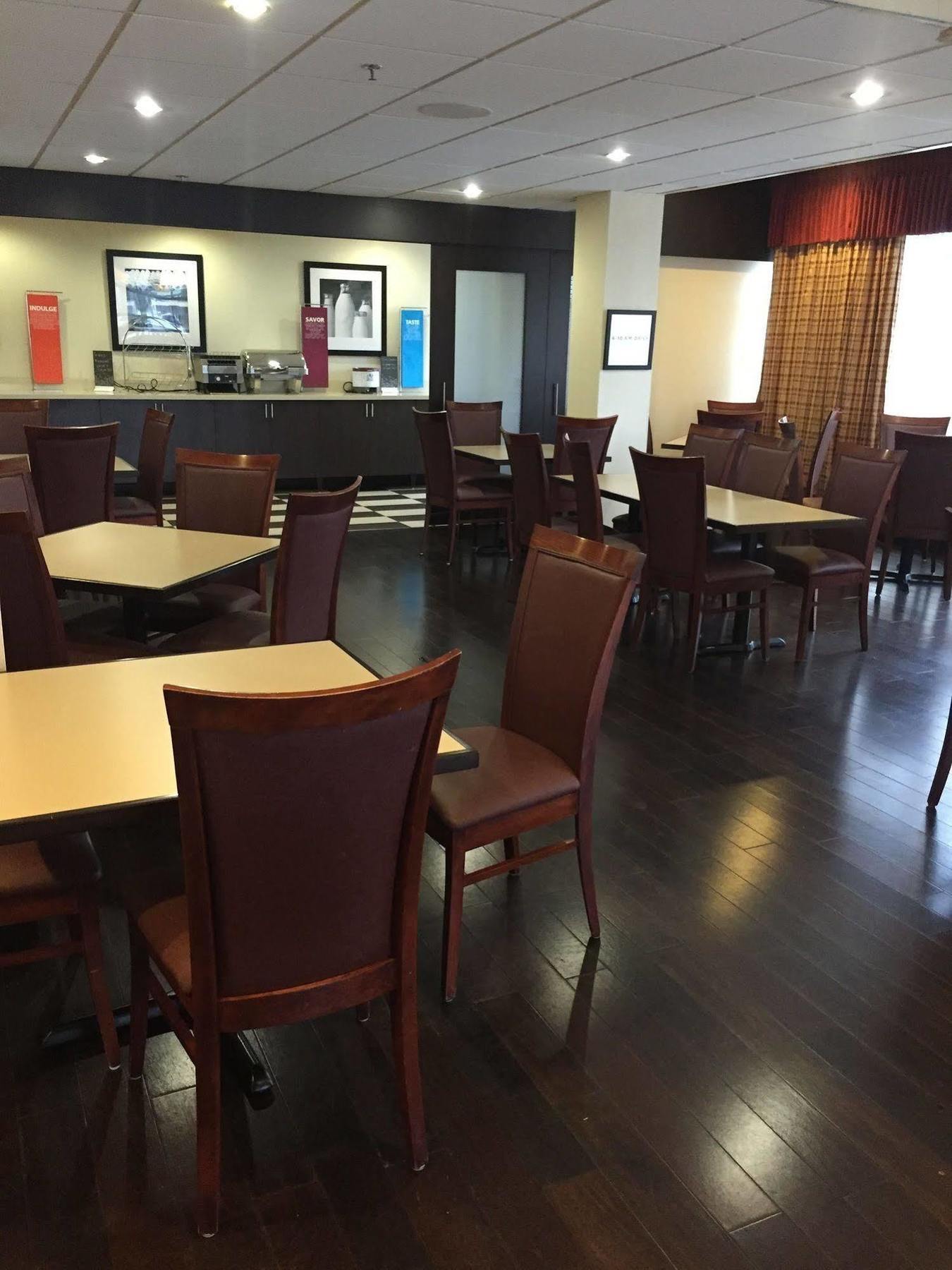 Ramada By Wyndham Niagara Falls By The River Bagian luar foto